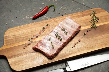 piept de porc cu os si soric